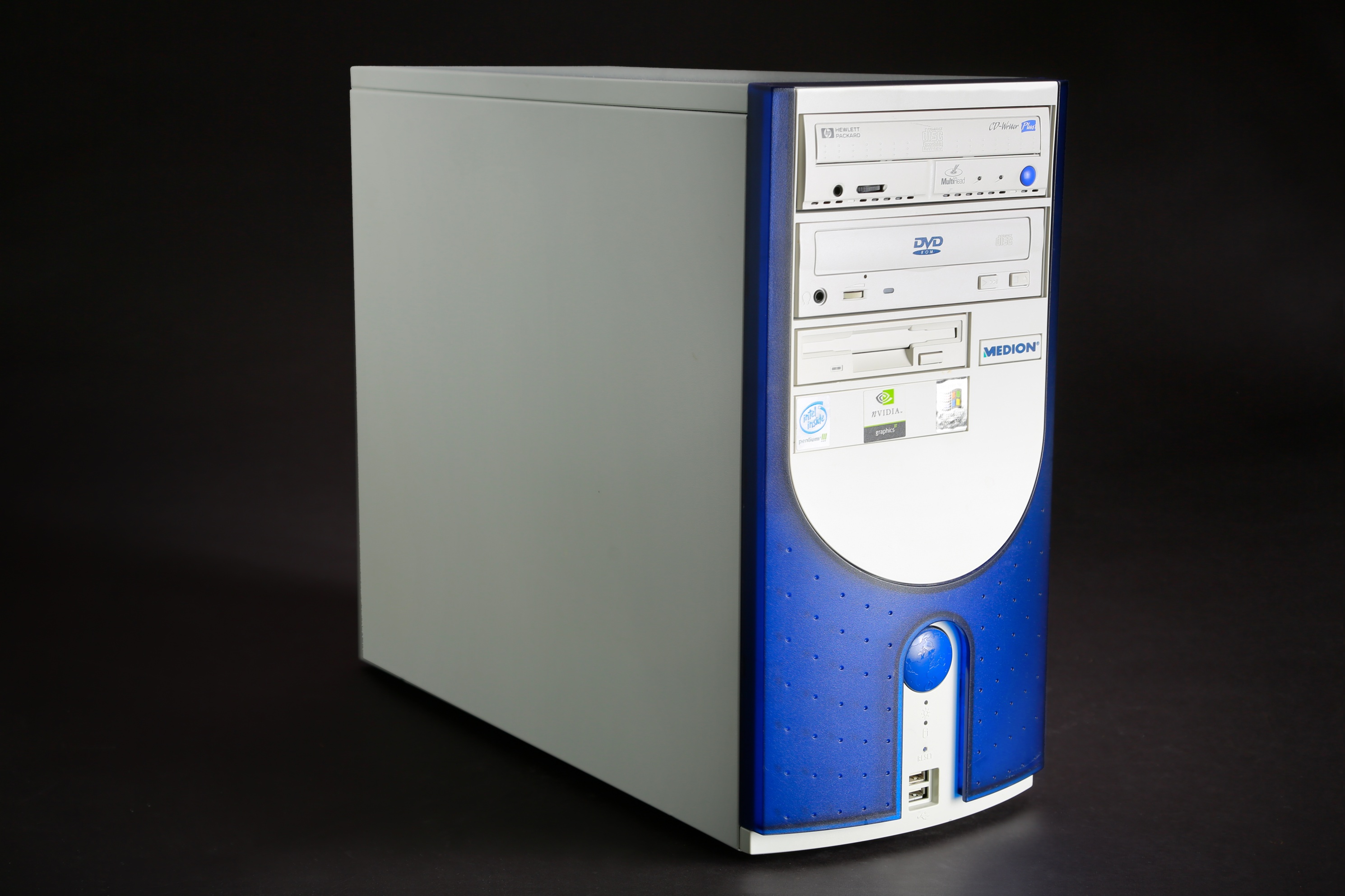 Medion PC MT5 Pentium III 900 MHz - Aldi PC | Europeana